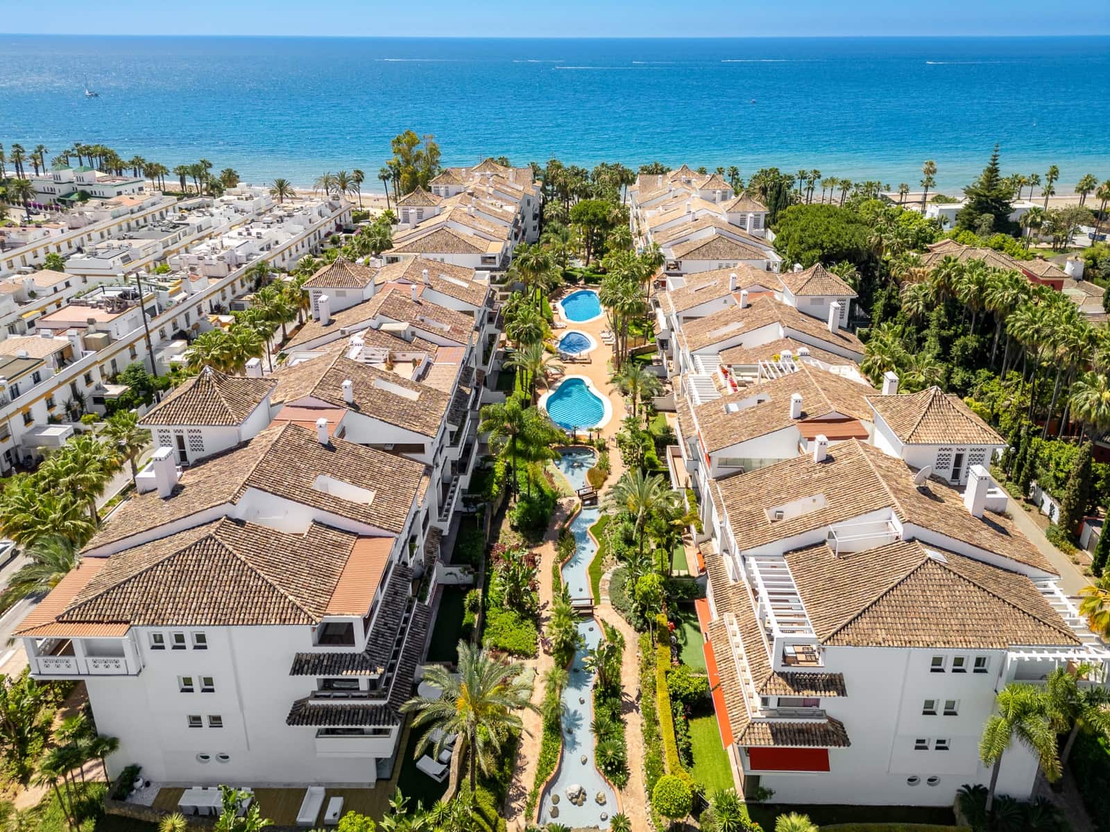 2 soverom Penthouse til salgs i Marbella med svømmebasseng garasje - € 1 995 000 (Ref: 9880739)