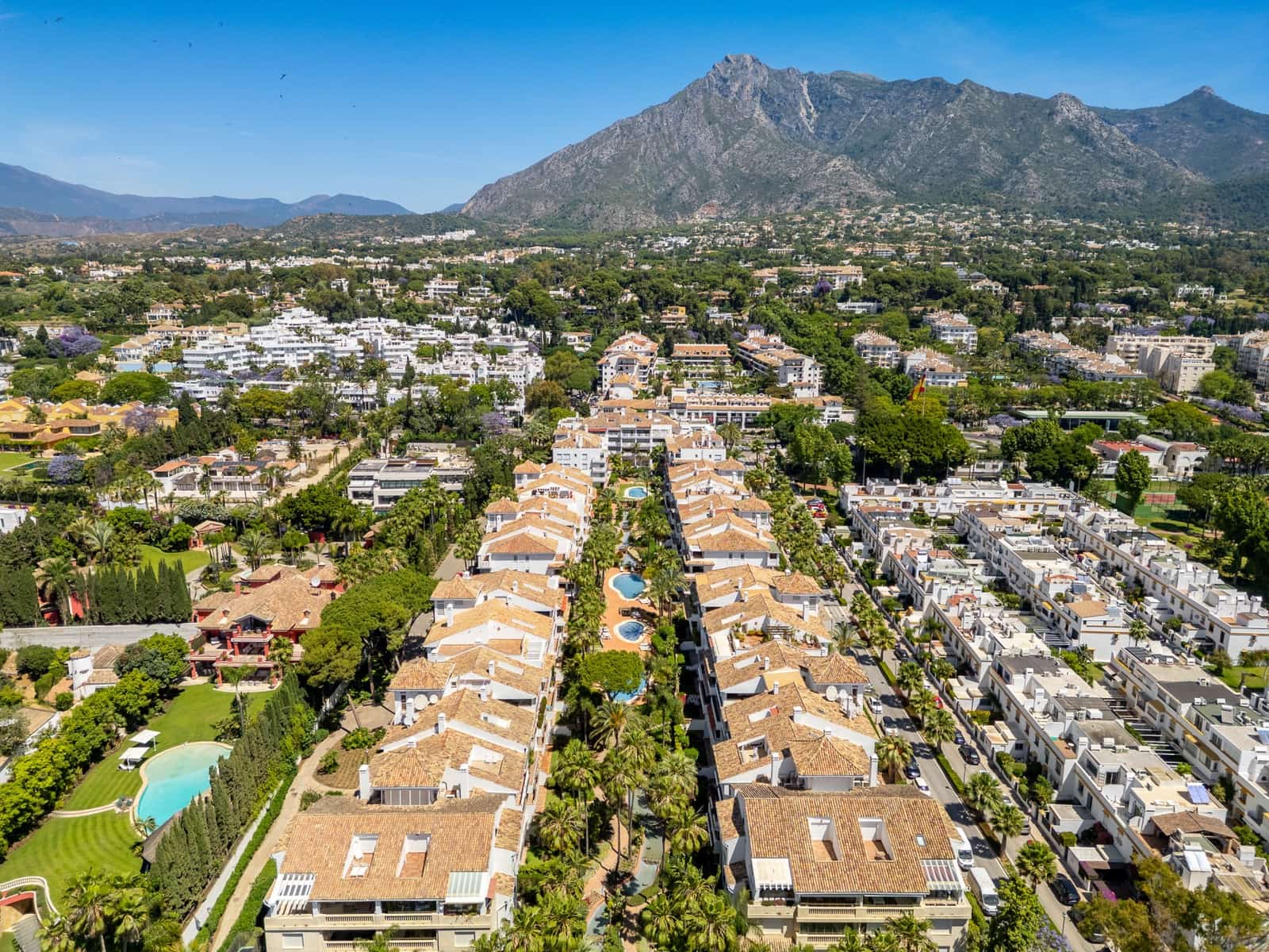 2 soverom Penthouse til salgs i Marbella med svømmebasseng garasje - € 1 995 000 (Ref: 9880739)