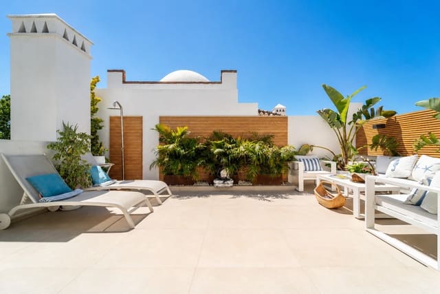 2 bedroom Penthouse for sale in Marbella with pool garage - € 2,100,000 (Ref: 9880739)