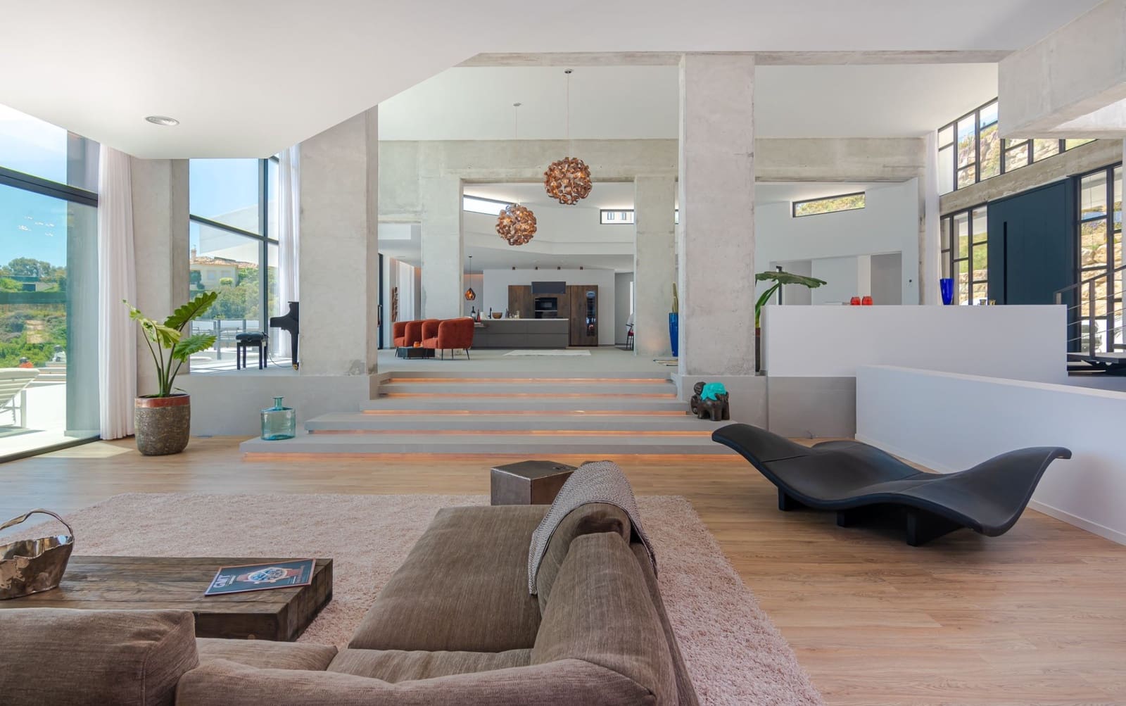 6 bedroom Villa for holiday rental in Benahavis with pool garage - € 30,000 (Ref: 9882591)