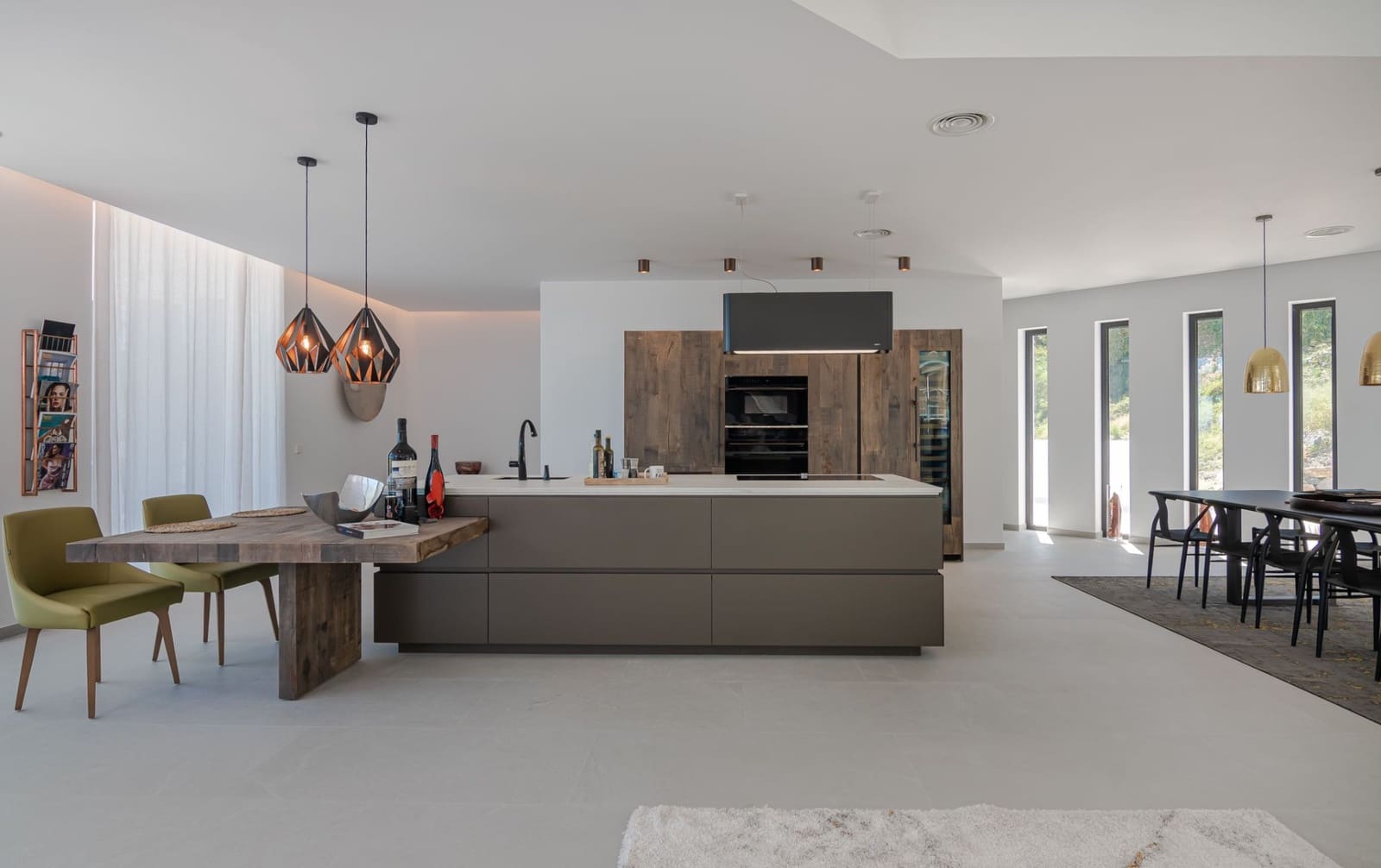 6 bedroom Villa for holiday rental in Benahavis with pool garage - € 30,000 (Ref: 9882591)