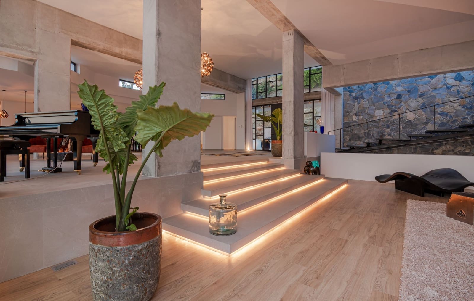 6 bedroom Villa for holiday rental in Benahavis with pool garage - € 30,000 (Ref: 9882591)