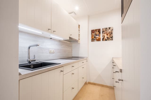 1 sypialnia Apartament na sprzedaż w Marbella z basenem - 1 650 000 € (Ref: 9884329)