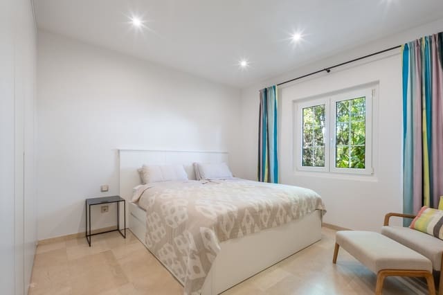 1 sypialnia Apartament na sprzedaż w Marbella z basenem - 1 650 000 € (Ref: 9884329)