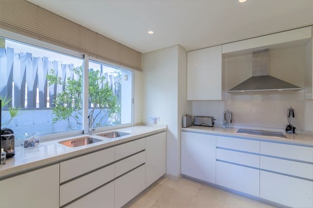 4 sovrum Villa att hyra i Marbella med pool garage - 9 100 € (Ref: 9891453)