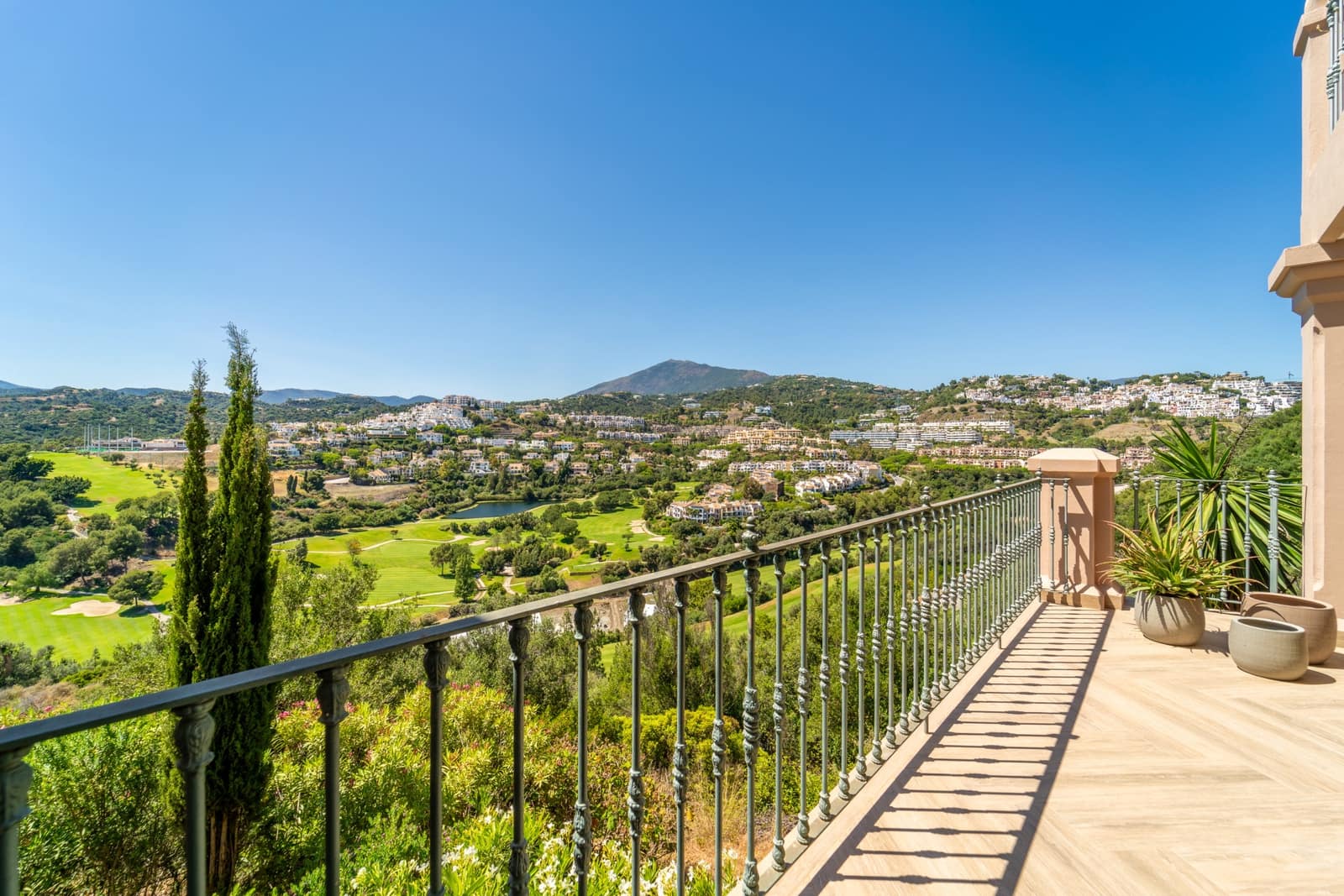 3 slaapkamer Huis te koop in Monte Halcones met zwembad garage - € 1.395.000 (Ref: 9894106)