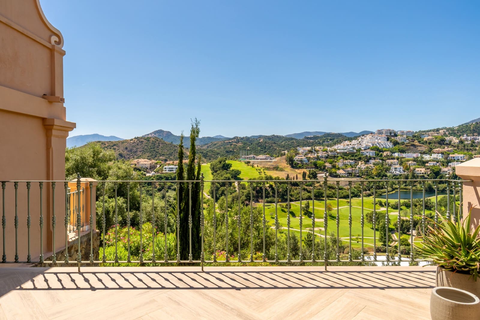 3 slaapkamer Huis te koop in Monte Halcones met zwembad garage - € 1.395.000 (Ref: 9894106)