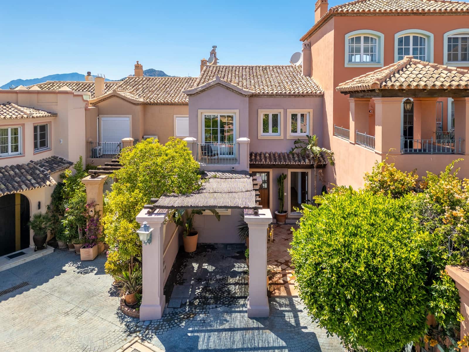 3 slaapkamer Huis te koop in Monte Halcones met zwembad garage - € 1.395.000 (Ref: 9894106)