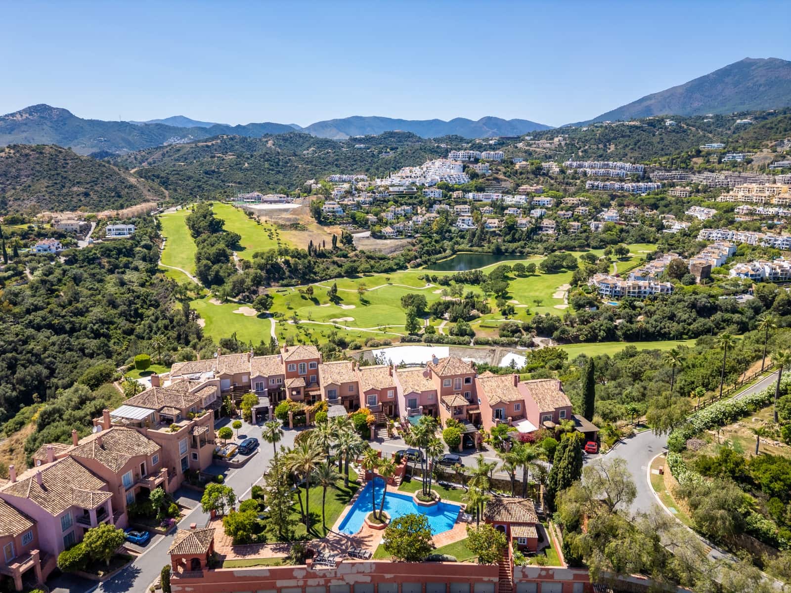 3 slaapkamer Huis te koop in Monte Halcones met zwembad garage - € 1.395.000 (Ref: 9894106)