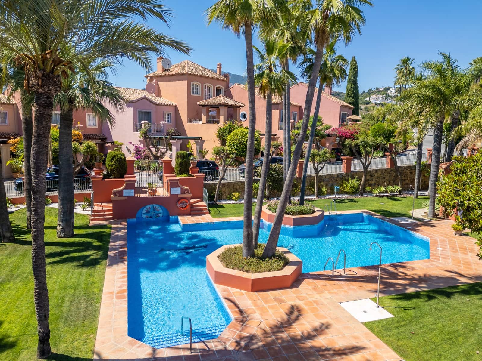 3 slaapkamer Huis te koop in Monte Halcones met zwembad garage - € 1.395.000 (Ref: 9894106)