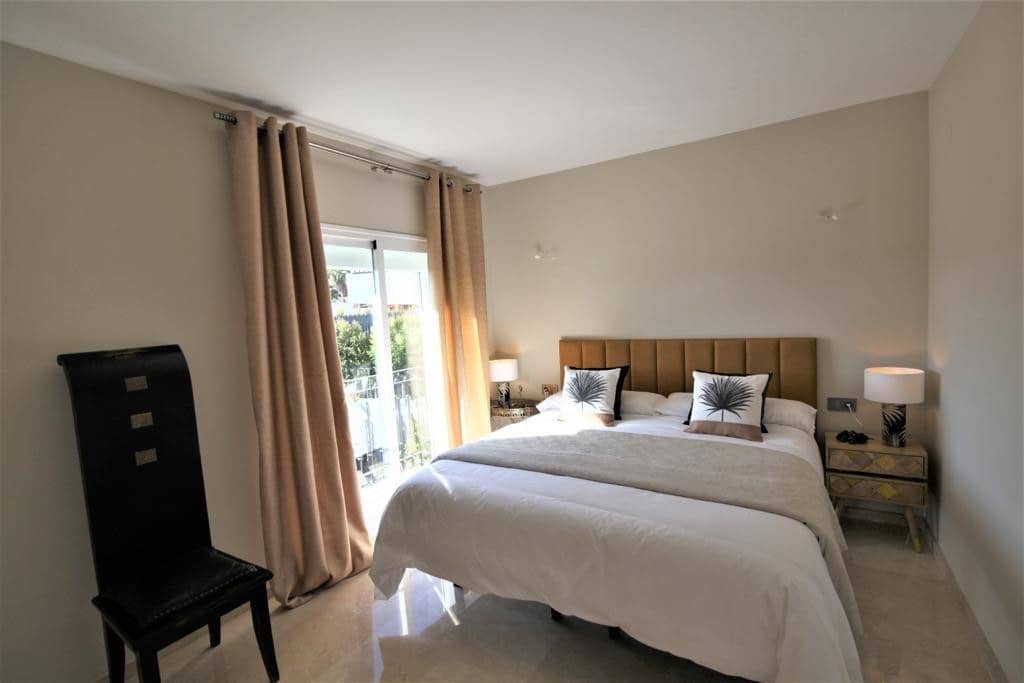   4 soveværelse   ferieVilla i Marbella   med   swimmingpool  garage  - € 8.000 (Ref: 9905050)