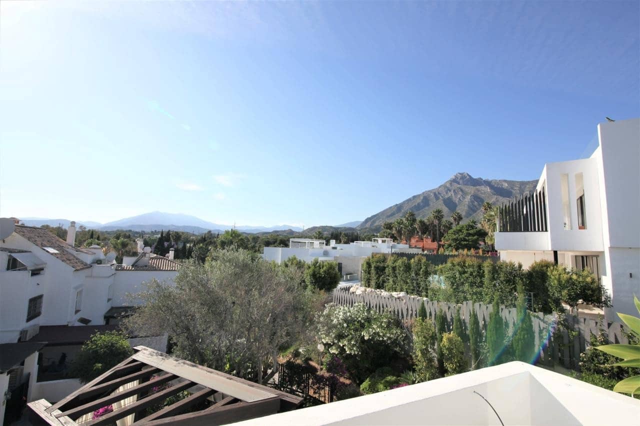   4 soveværelse   ferieVilla i Marbella   med   swimmingpool  garage  - € 8.000 (Ref: 9905050)