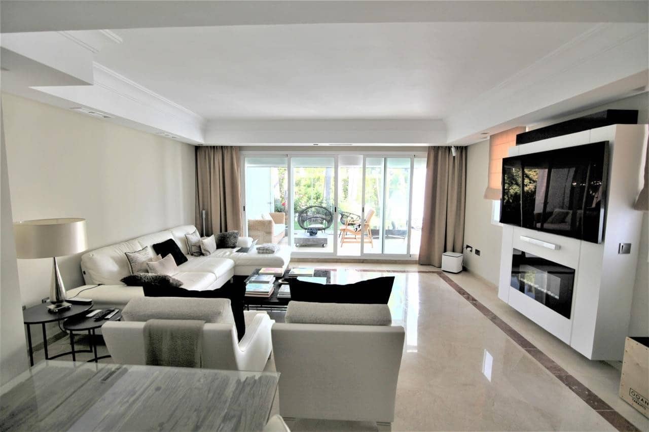  4 soveværelse   ferieVilla i Marbella   med   swimmingpool  garage  - € 8.000 (Ref: 9905050)