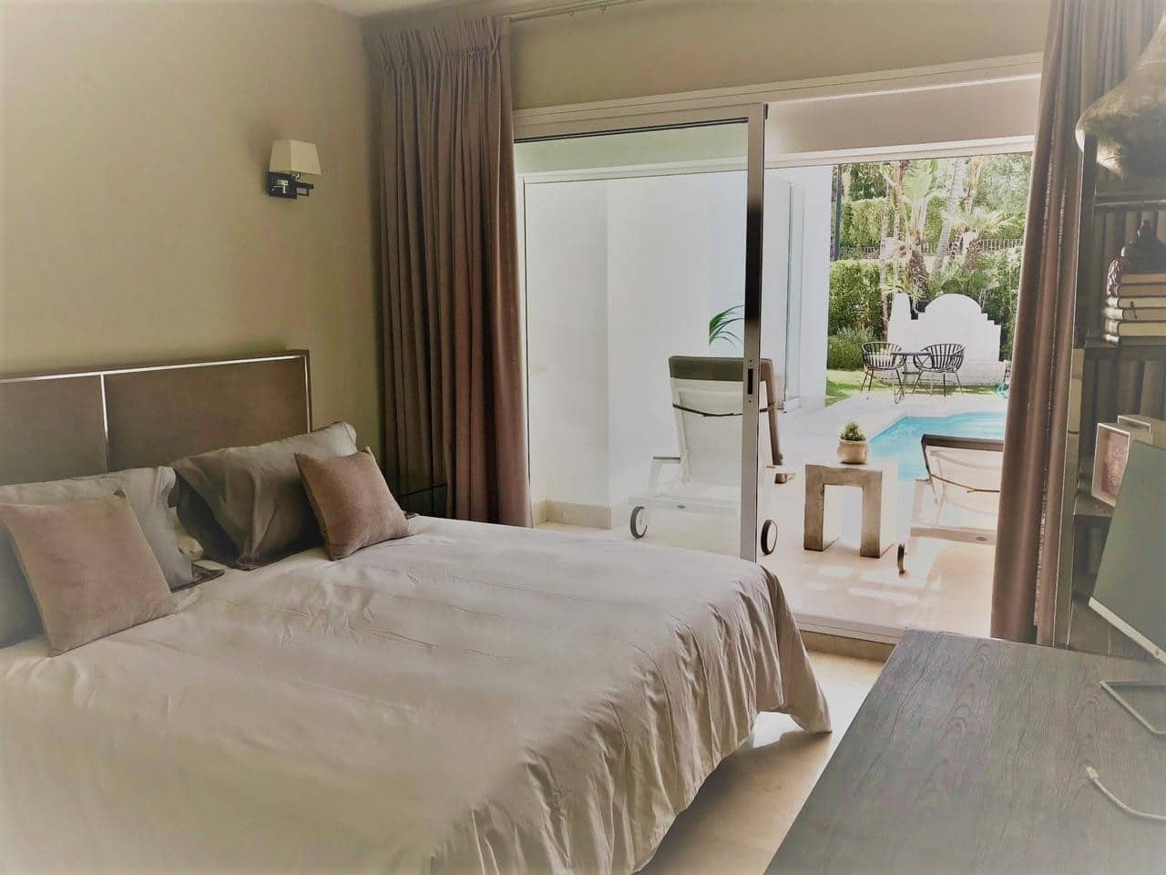   4 soveværelse   ferieVilla i Marbella   med   swimmingpool  garage  - € 8.000 (Ref: 9905050)