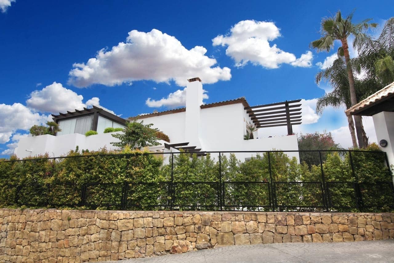   4 soveværelse   ferieVilla i Marbella   med   swimmingpool  garage  - € 8.000 (Ref: 9905050)