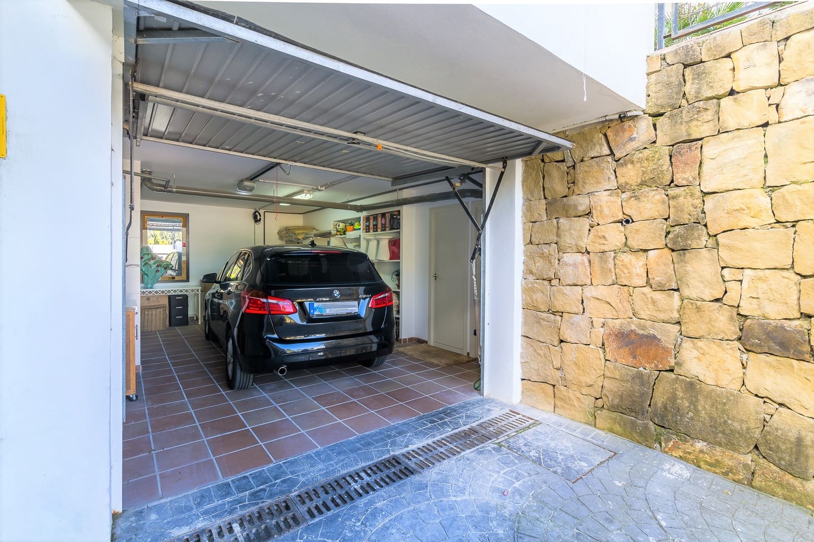   4 soveværelse   ferieVilla i Marbella   med   swimmingpool  garage  - € 8.000 (Ref: 9905050)
