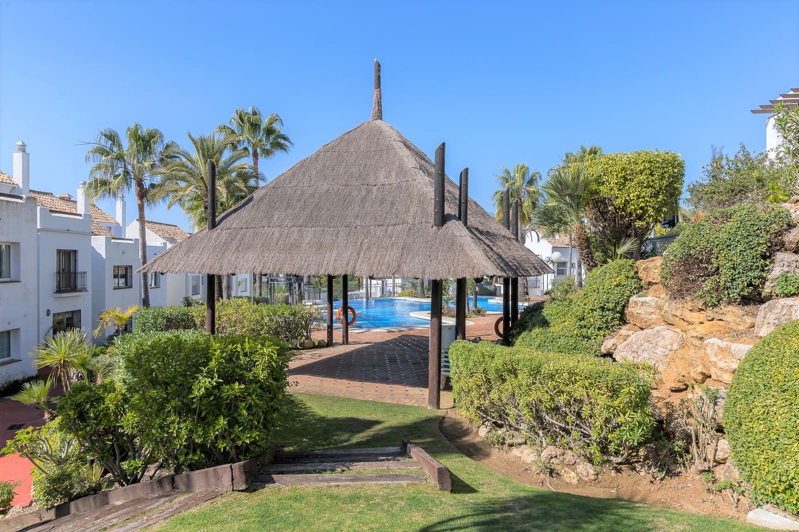   4 soveværelse   ferieVilla i Marbella   med   swimmingpool  garage  - € 8.000 (Ref: 9905050)