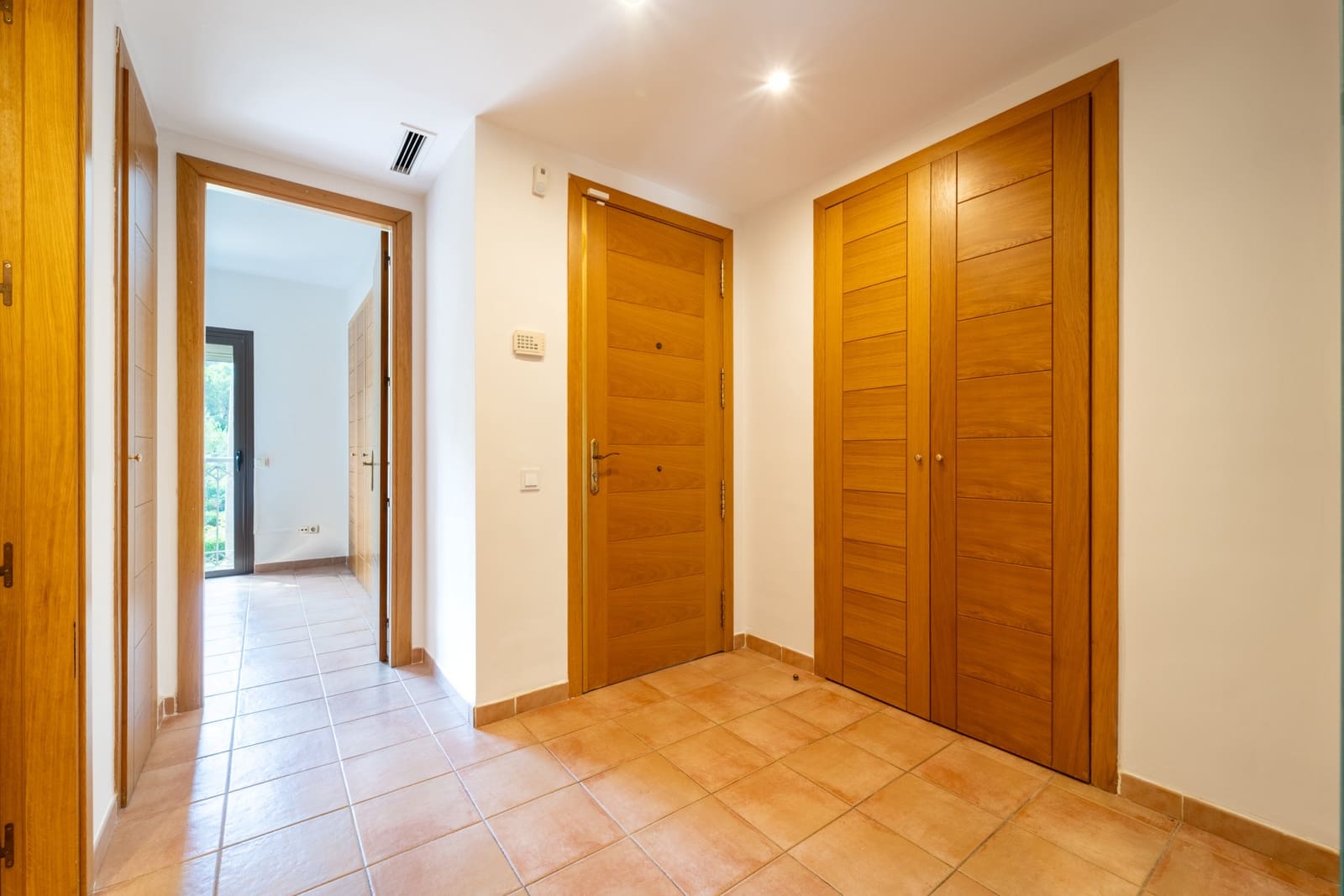 2 sypialnia Apartament do wynajęcia w Marbella z basenem garażem - 2 200 € (Ref: 9909740)