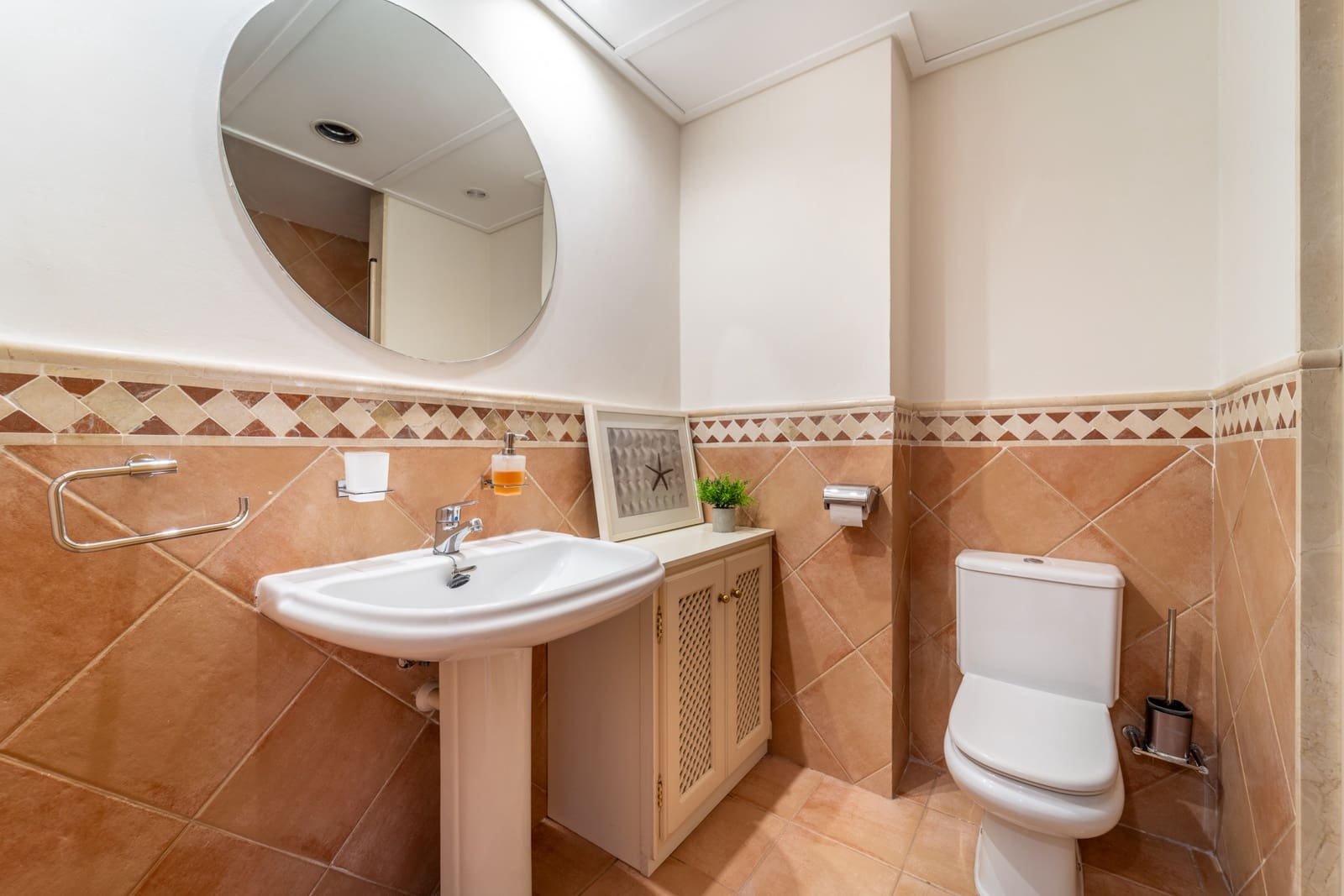 2 sypialnia Apartament do wynajęcia w Marbella z basenem garażem - 2 200 € (Ref: 9909740)