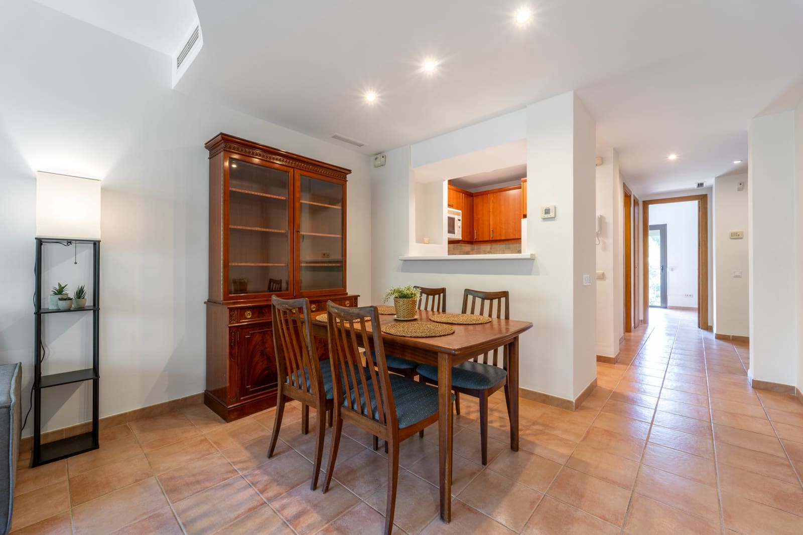 2 sypialnia Apartament do wynajęcia w Marbella z basenem garażem - 2 200 € (Ref: 9909740)