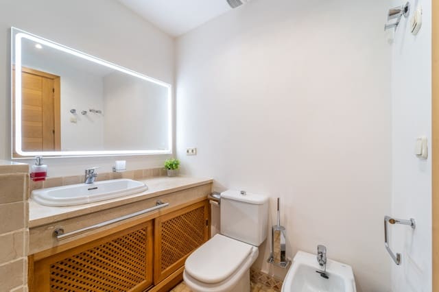 2 sypialnia Apartament do wynajęcia w Marbella z basenem garażem - 2 200 € (Ref: 9909740)