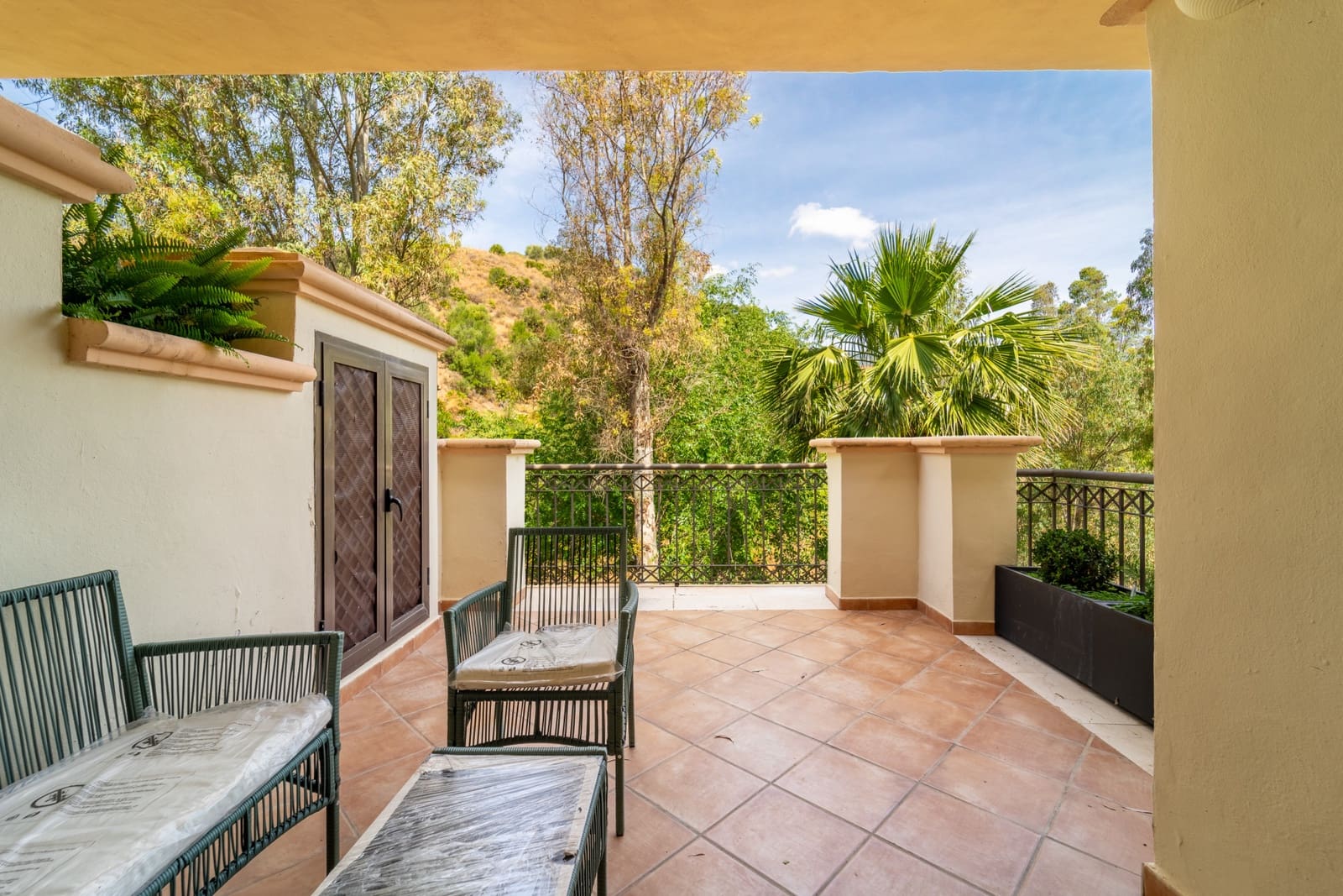 2 sypialnia Apartament do wynajęcia w Marbella z basenem garażem - 2 200 € (Ref: 9909740)