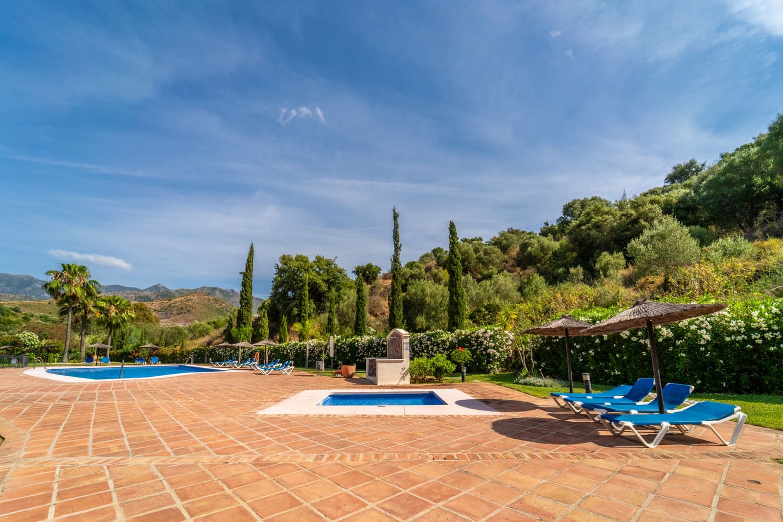 2 sypialnia Apartament do wynajęcia w Marbella z basenem garażem - 2 200 € (Ref: 9909740)