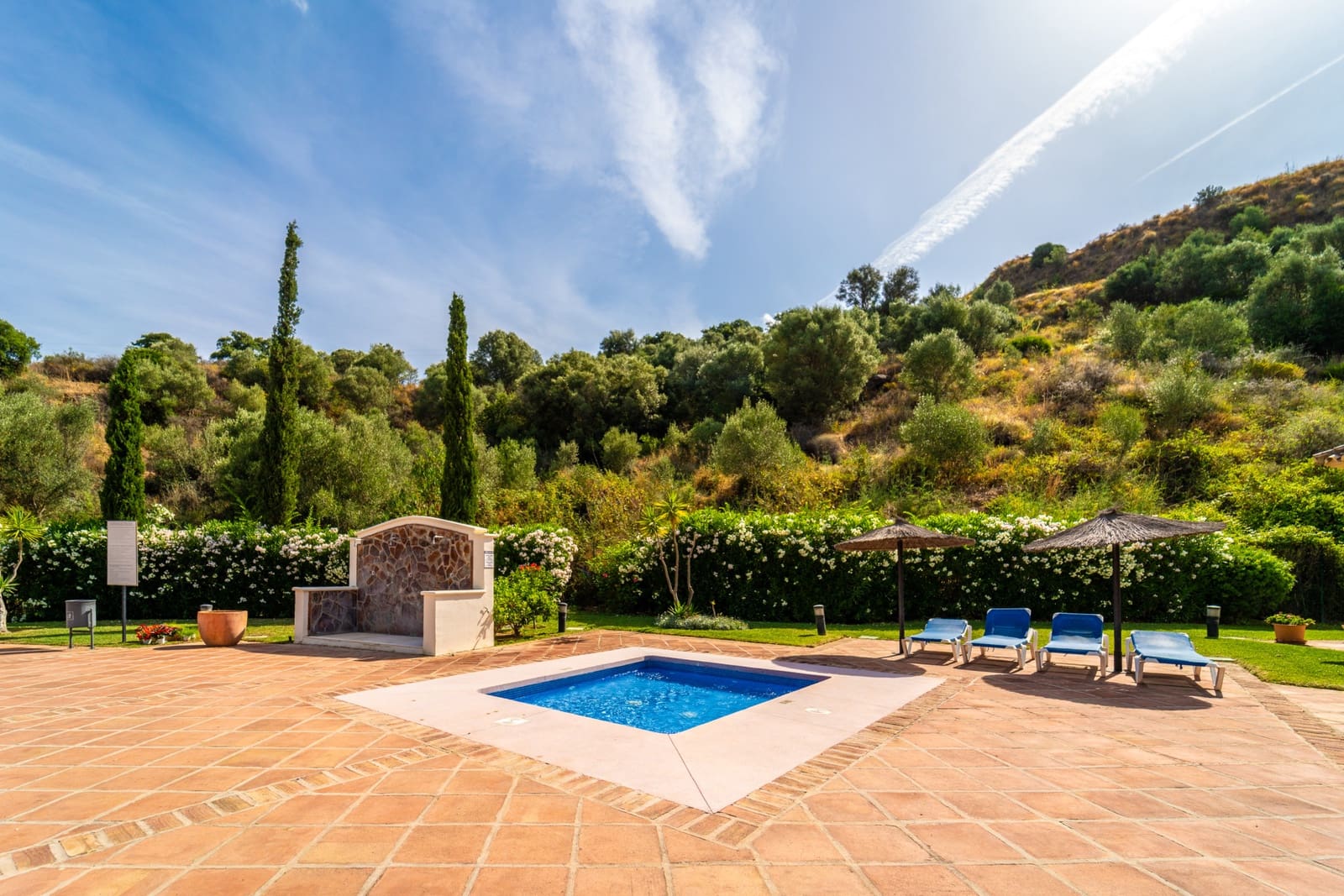 2 sypialnia Apartament do wynajęcia w Marbella z basenem garażem - 2 200 € (Ref: 9909740)