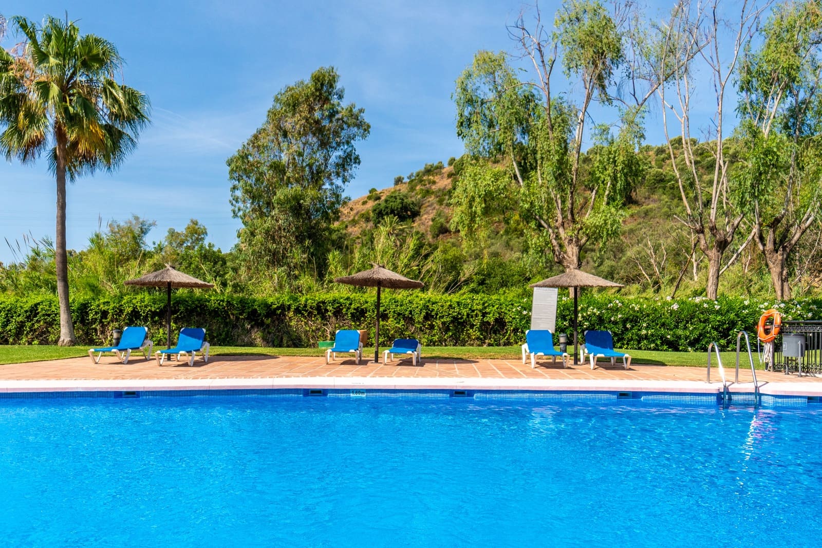 2 sypialnia Apartament do wynajęcia w Marbella z basenem garażem - 2 200 € (Ref: 9909740)