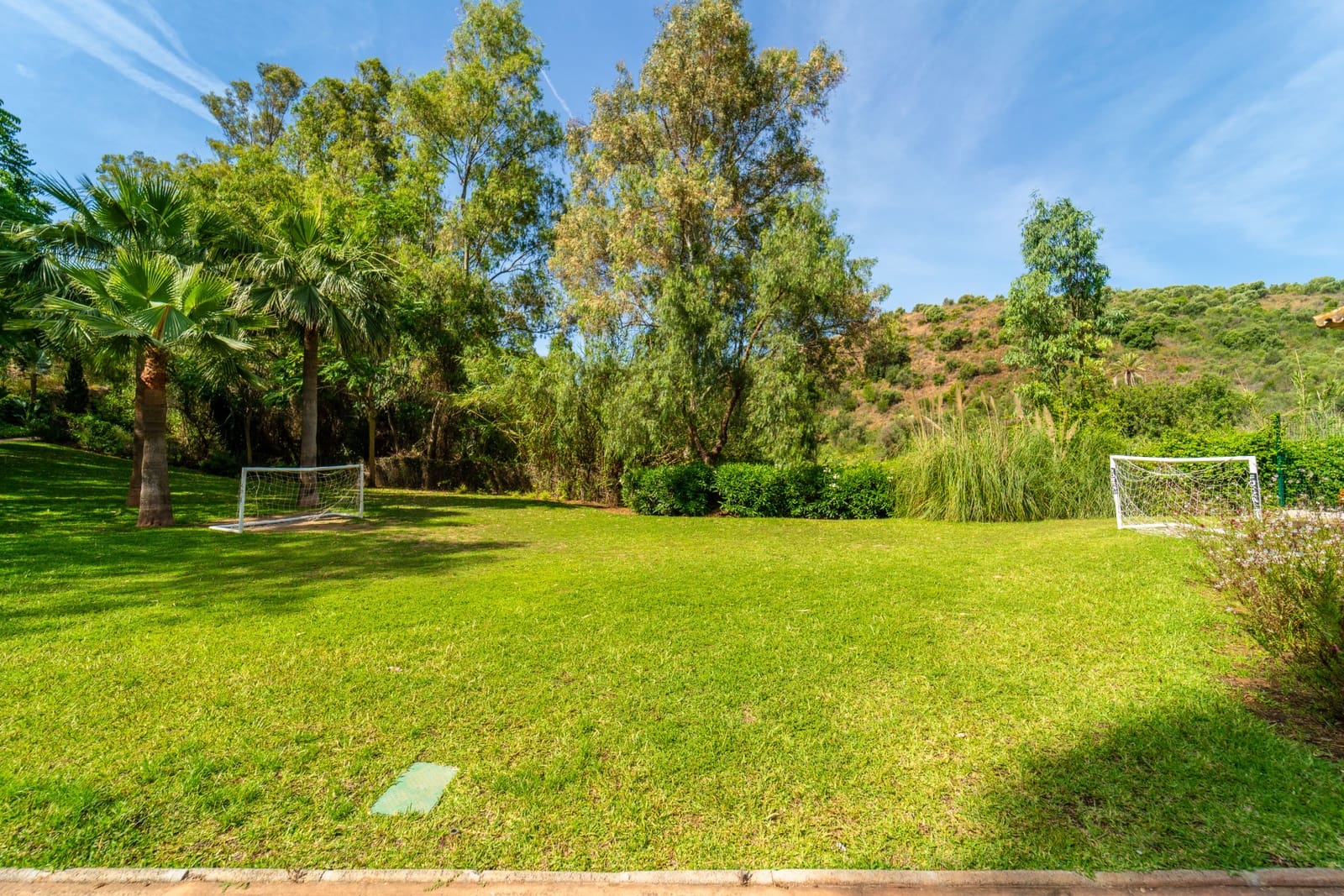 2 sypialnia Apartament do wynajęcia w Marbella z basenem garażem - 2 200 € (Ref: 9909740)