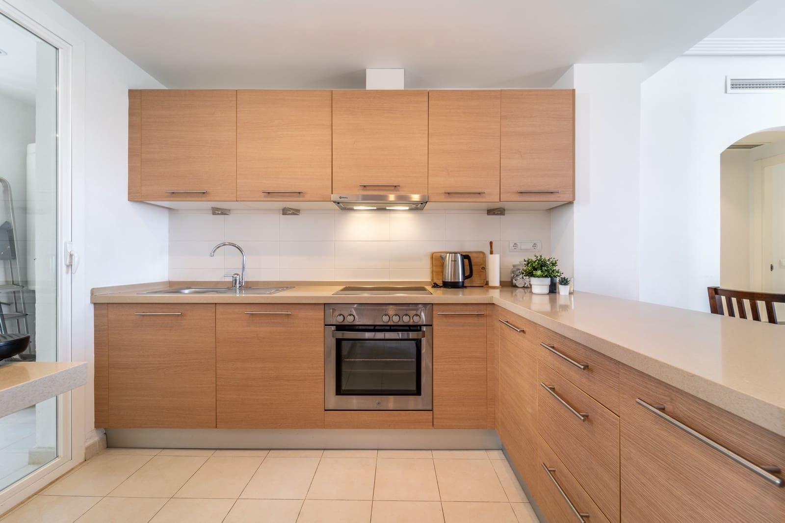 2 bedroom Penthouse for sale in Benahavis with pool garage - € 450,000 (Ref: 9929029)