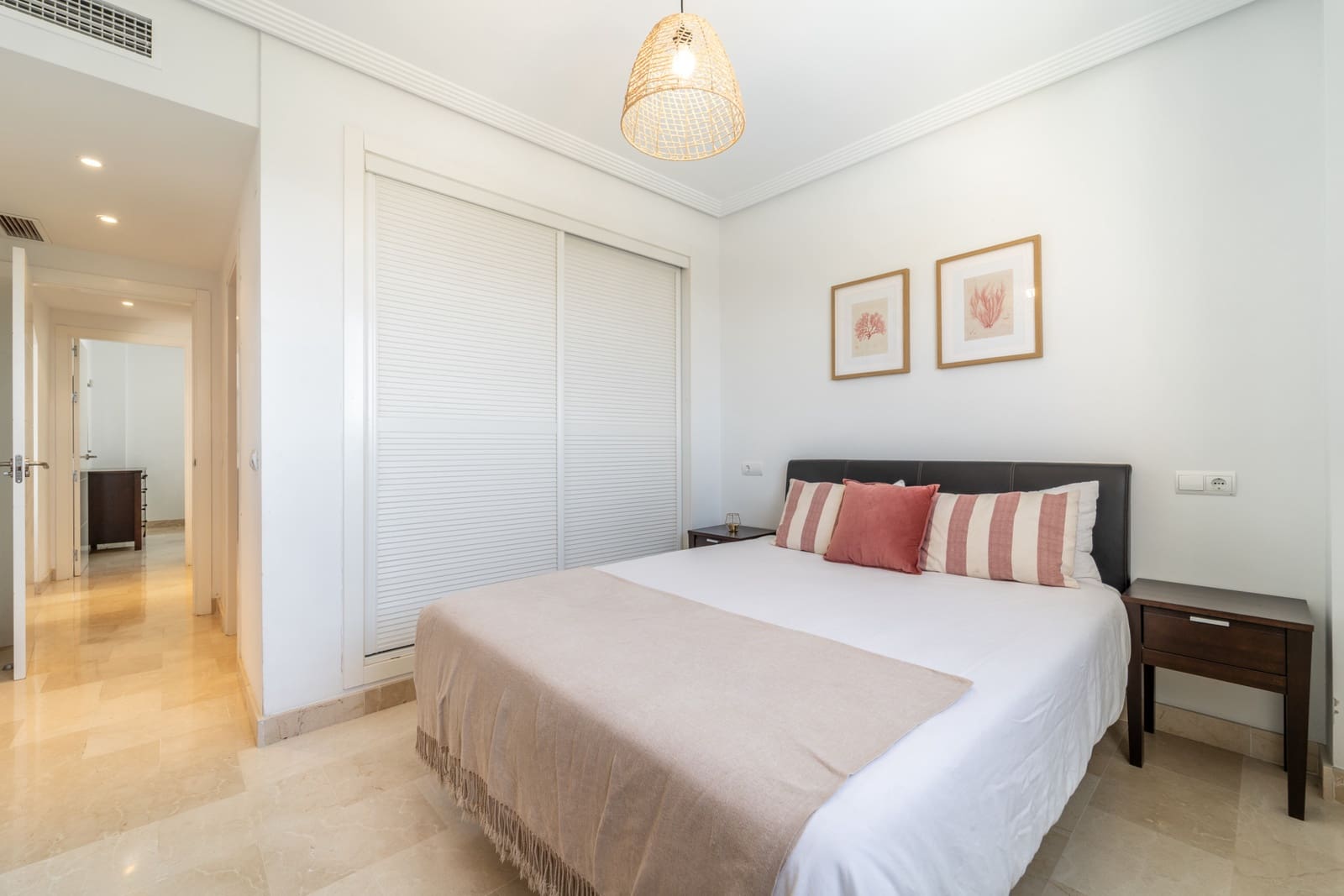 2 bedroom Penthouse for sale in Benahavis with pool garage - € 450,000 (Ref: 9929029)