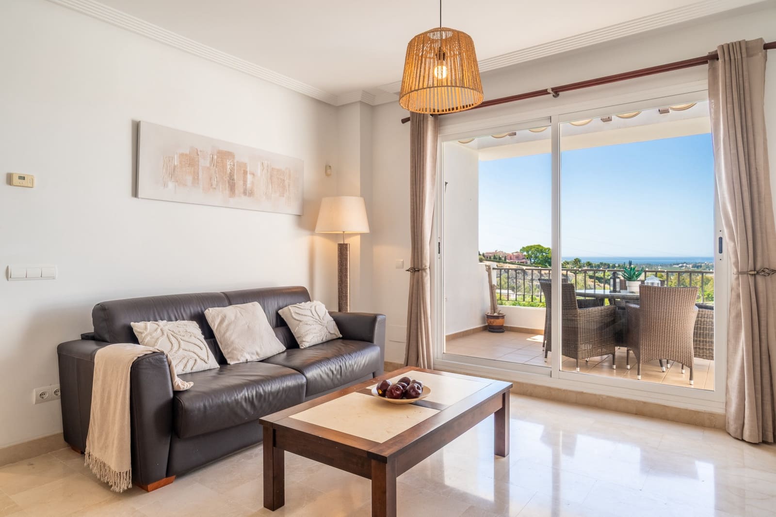 2 bedroom Penthouse for sale in Benahavis with pool garage - € 450,000 (Ref: 9929029)