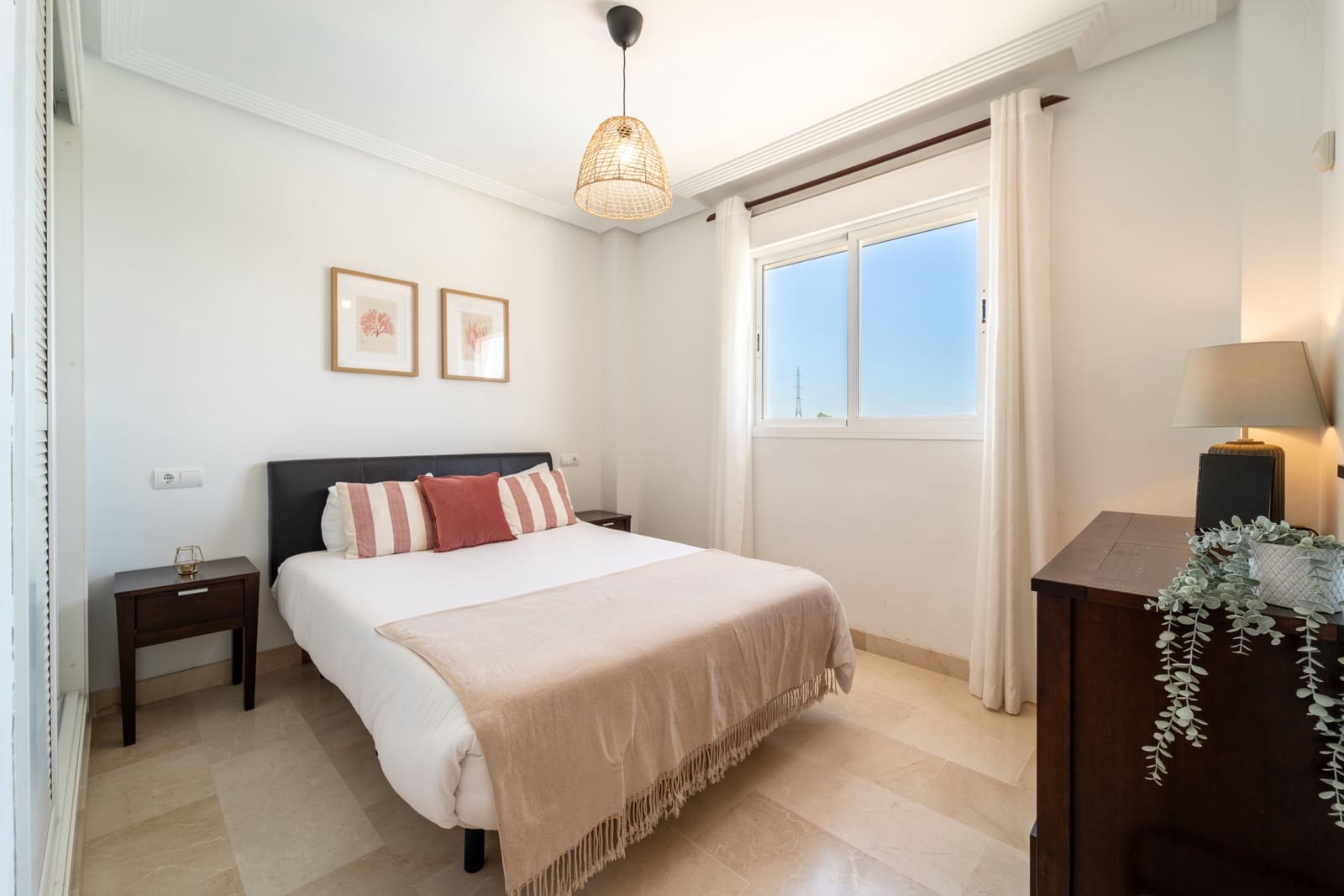 2 bedroom Penthouse for sale in Benahavis with pool garage - € 450,000 (Ref: 9929029)