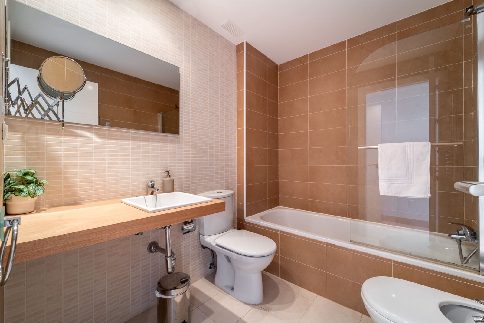 2 bedroom Penthouse for sale in Benahavis with pool garage - € 450,000 (Ref: 9929029)