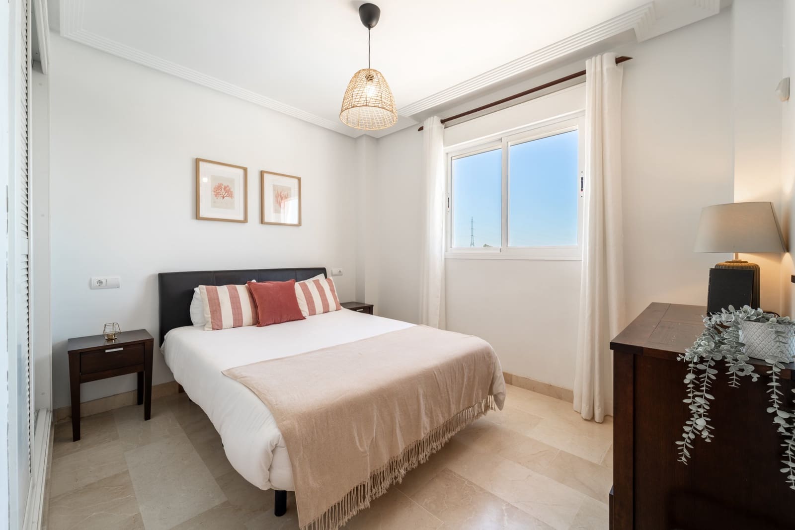 2 bedroom Penthouse for sale in Benahavis with pool garage - € 450,000 (Ref: 9929029)