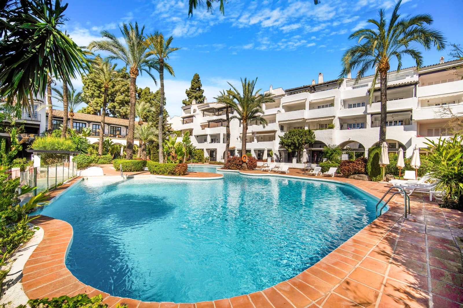 2 chambre Appartement à vendre à Marbella avec piscine garage - 2 695 000 € (Ref: 9929030)