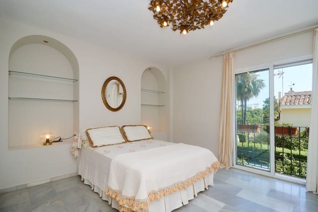 3 makuuhuone Omakotitalo vuokrattavana paikassa Marbella mukana uima-altaan 
autotalli - 4 000 € (Ref: 9935288)