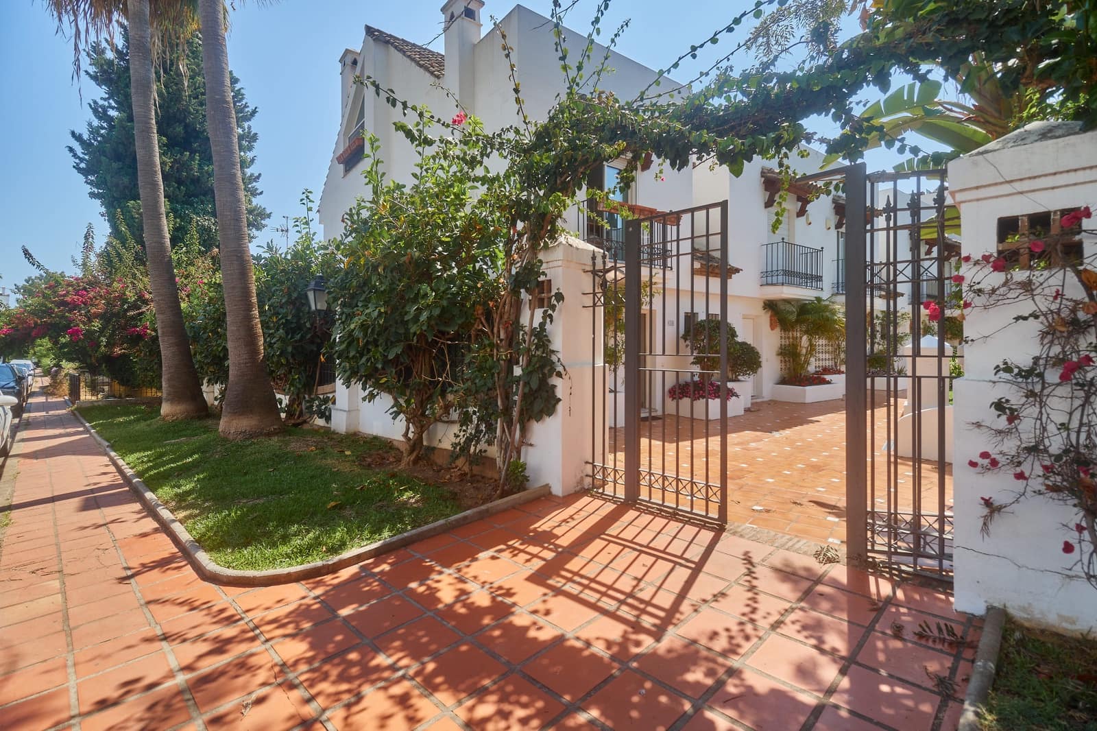 3 makuuhuone Omakotitalo vuokrattavana paikassa Marbella mukana uima-altaan 
autotalli - 4 000 € (Ref: 9935288)