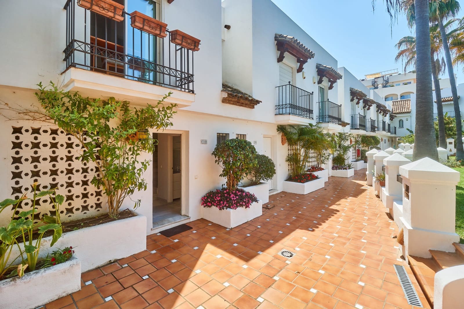 3 makuuhuone Omakotitalo vuokrattavana paikassa Marbella mukana uima-altaan 
autotalli - 4 000 € (Ref: 9935288)
