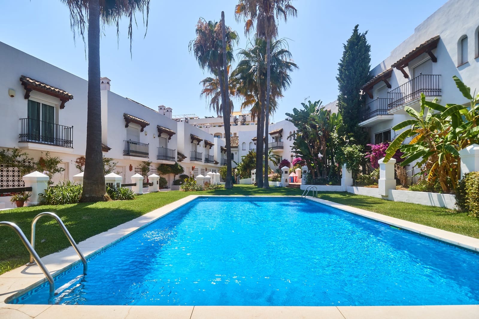 3 makuuhuone Omakotitalo vuokrattavana paikassa Marbella mukana uima-altaan 
autotalli - 4 000 € (Ref: 9935288)