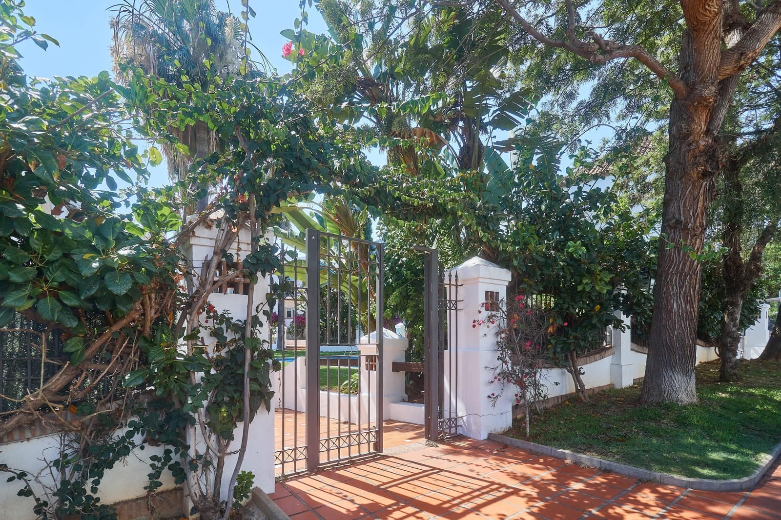 3 makuuhuone Omakotitalo vuokrattavana paikassa Marbella mukana uima-altaan 
autotalli - 4 000 € (Ref: 9935288)