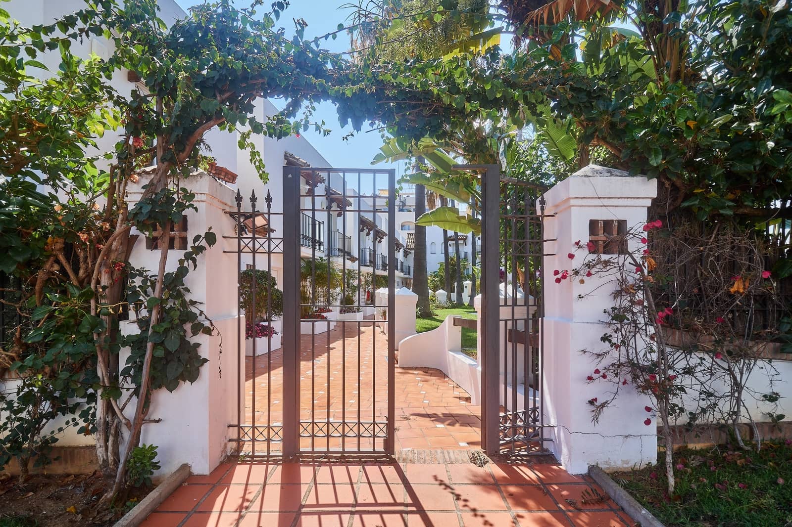 3 makuuhuone Omakotitalo vuokrattavana paikassa Marbella mukana uima-altaan 
autotalli - 4 000 € (Ref: 9935288)