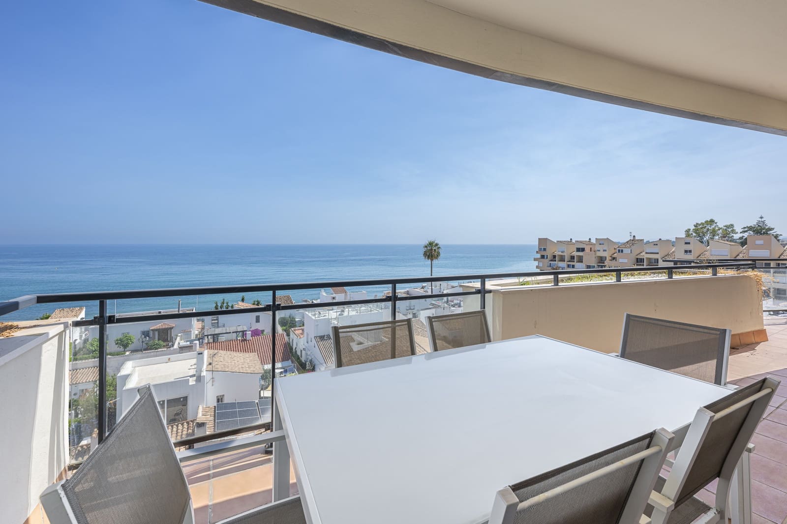 3 bedroom Apartment for rent in Estepona with pool garage - € 3,600 (Ref: 9935289)