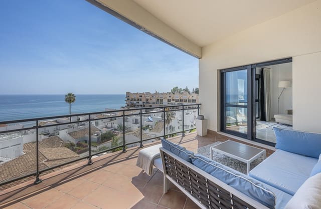 Apartamento de 3 habitaciones en Guadalmansa, Estepona en alquiler con piscina garaje - 3.600 € (Ref: 9935289)