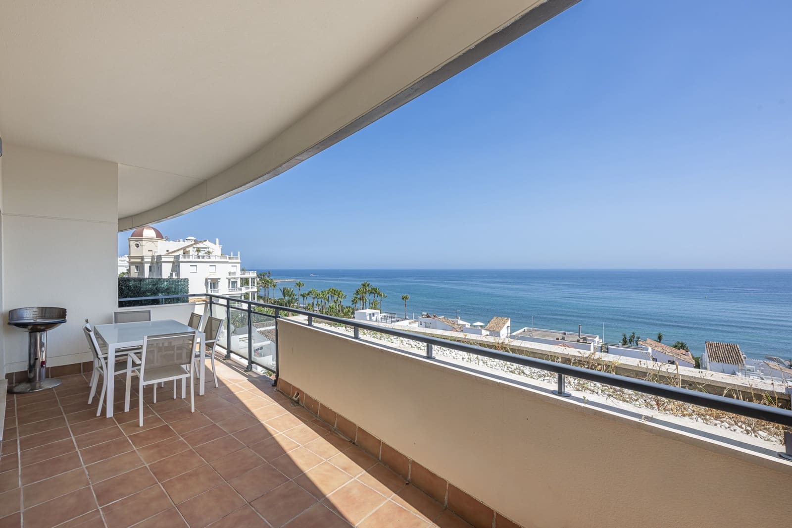 3 bedroom Apartment for rent in Estepona with pool garage - € 3,600 (Ref: 9935289)