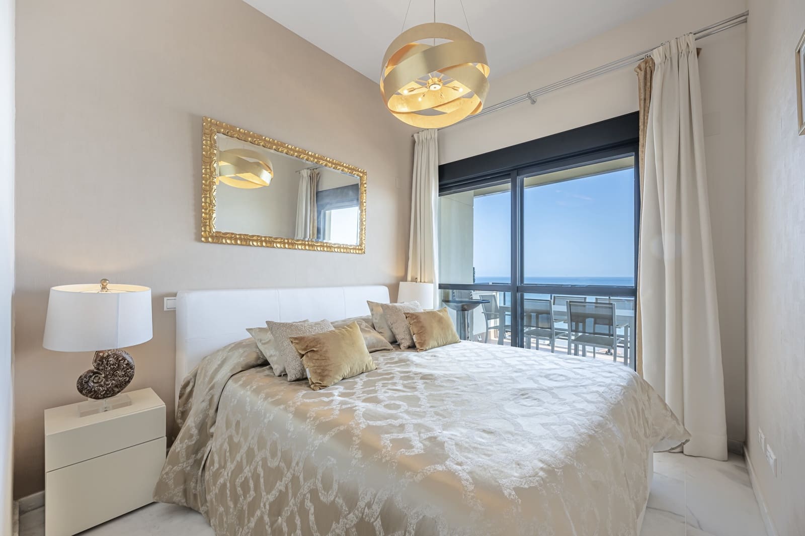 3 bedroom Apartment for rent in Estepona with pool garage - € 3,600 (Ref: 9935289)