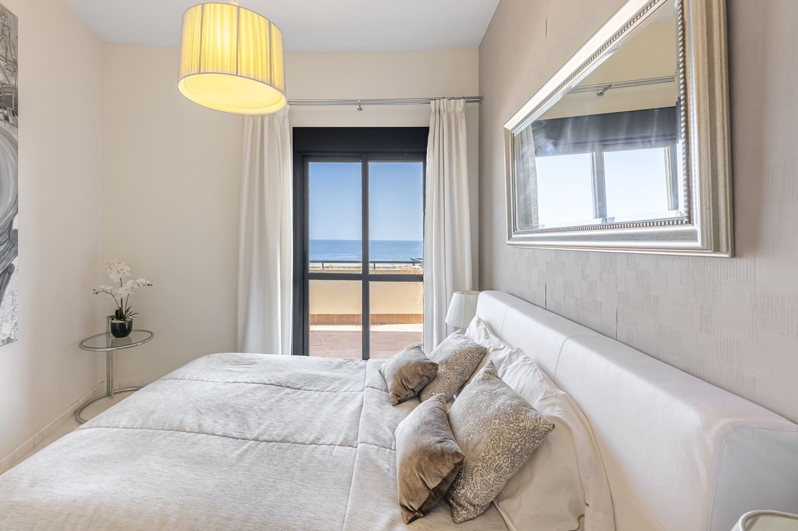 3 bedroom Apartment for rent in Estepona with pool garage - € 3,600 (Ref: 9935289)