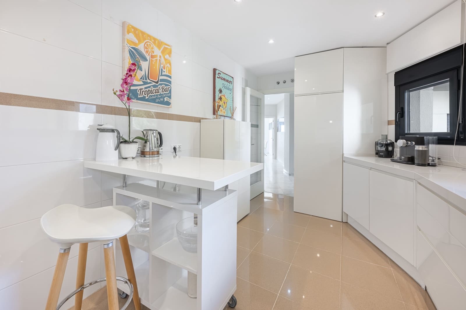 3 bedroom Apartment for rent in Estepona with pool garage - € 3,600 (Ref: 9935289)