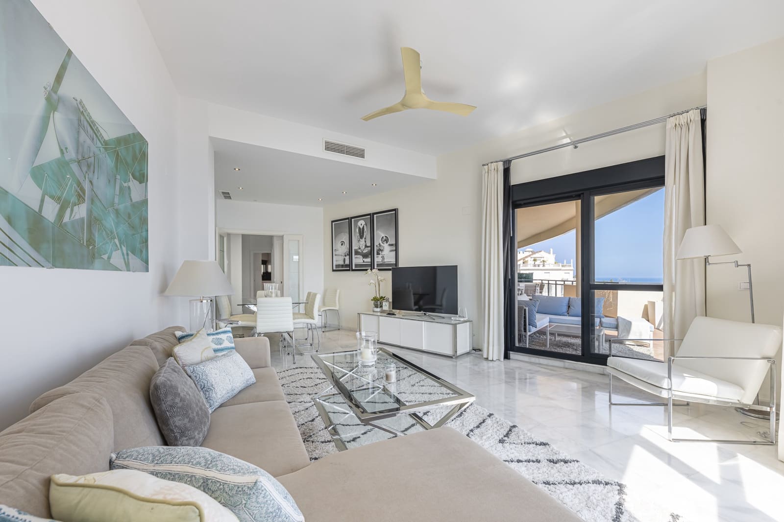 3 bedroom Apartment for rent in Estepona with pool garage - € 3,600 (Ref: 9935289)